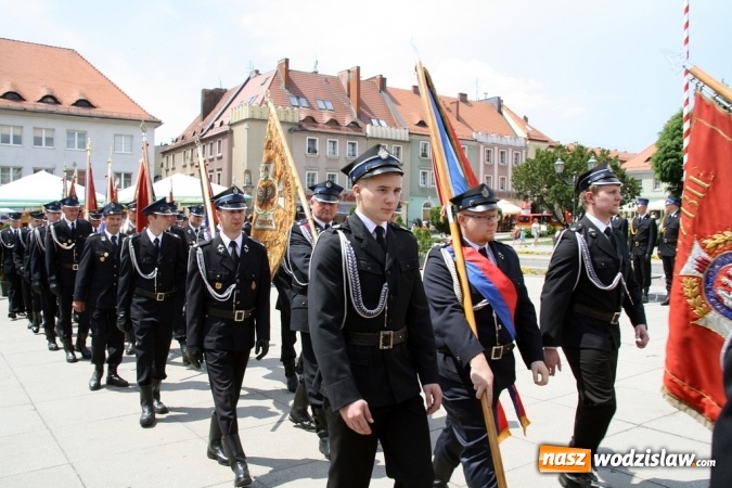 Zdjęcie w galerii na portalu naszwodzislaw.com: Strażacy świętowali na wodzisławskim Rynku  wiadomości z regionu