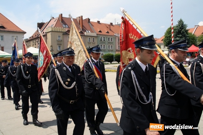 Zdjęcie w galerii na portalu naszwodzislaw.com: Strażacy świętowali na wodzisławskim Rynku  wiadomości z regionu
