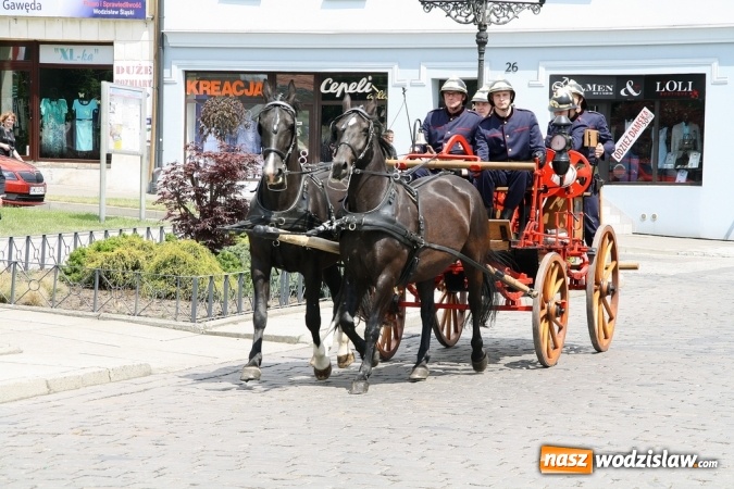 Zdjęcie w galerii na portalu naszwodzislaw.com: Strażacy świętowali na wodzisławskim Rynku  wiadomości z regionu