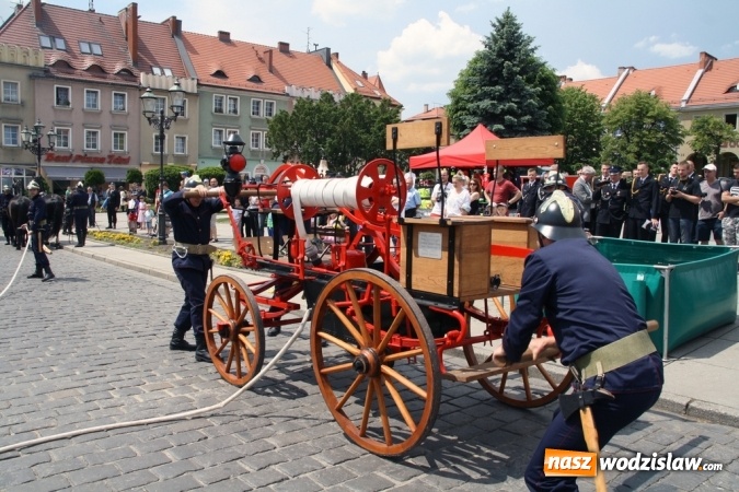 Zdjęcie w galerii na portalu naszwodzislaw.com: Strażacy świętowali na wodzisławskim Rynku  wiadomości z regionu