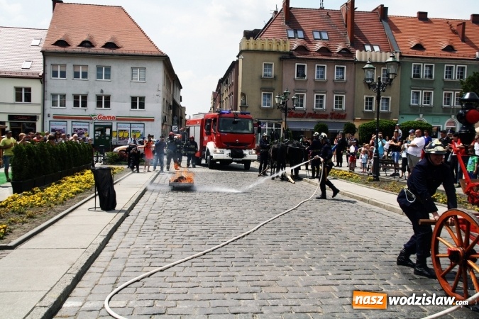 Zdjęcie w galerii na portalu naszwodzislaw.com: Strażacy świętowali na wodzisławskim Rynku  wiadomości z regionu