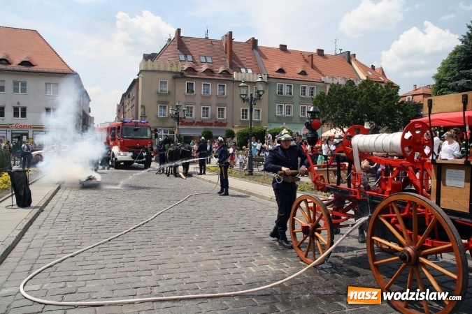 Zdjęcie w galerii na portalu naszwodzislaw.com: Strażacy świętowali na wodzisławskim Rynku  wiadomości z regionu