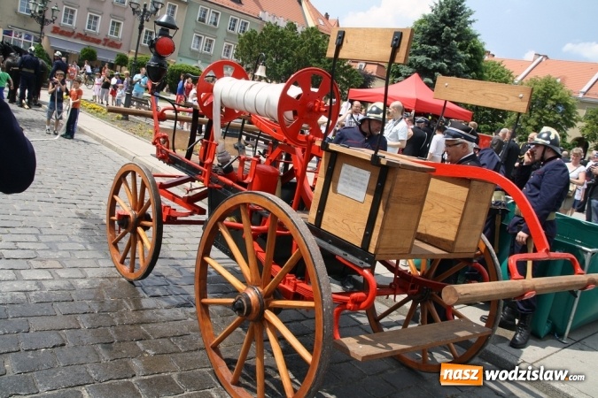Zdjęcie w galerii na portalu naszwodzislaw.com: Strażacy świętowali na wodzisławskim Rynku  wiadomości z regionu