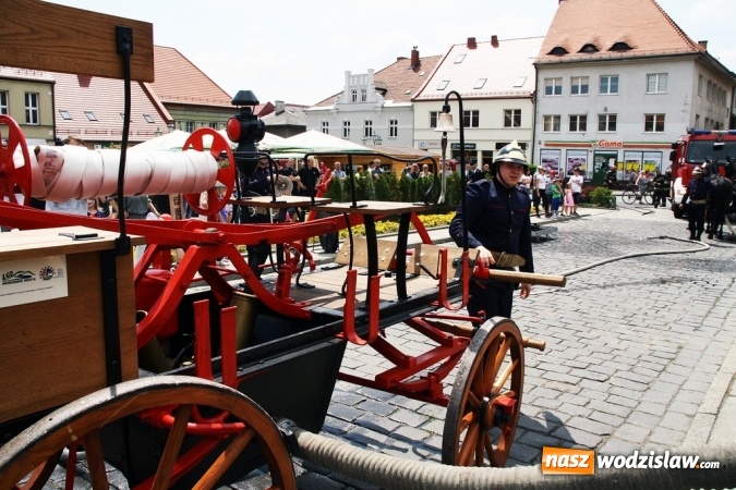 Zdjęcie w galerii na portalu naszwodzislaw.com: Strażacy świętowali na wodzisławskim Rynku  wiadomości z regionu