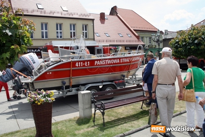 Zdjęcie w galerii na portalu naszwodzislaw.com: Strażacy świętowali na wodzisławskim Rynku  wiadomości z regionu