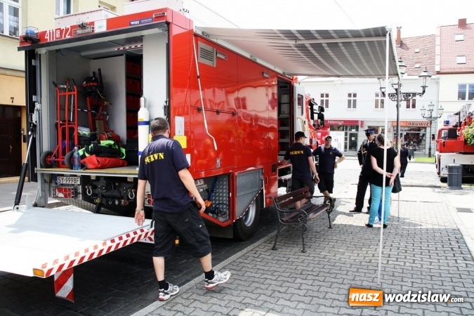 Zdjęcie w galerii na portalu naszwodzislaw.com: Strażacy świętowali na wodzisławskim Rynku  wiadomości z regionu