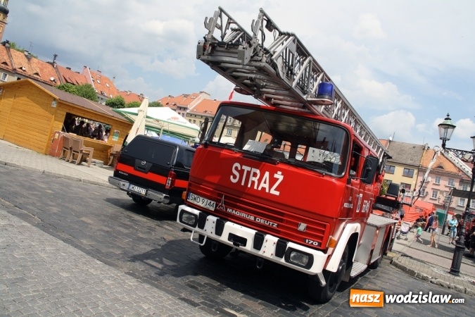 Zdjęcie w galerii na portalu naszwodzislaw.com: Strażacy świętowali na wodzisławskim Rynku  wiadomości z regionu