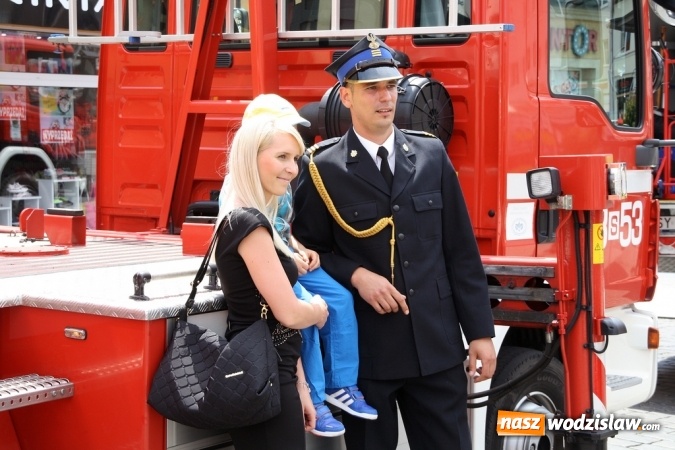 Zdjęcie w galerii na portalu naszwodzislaw.com: Strażacy świętowali na wodzisławskim Rynku  wiadomości z regionu