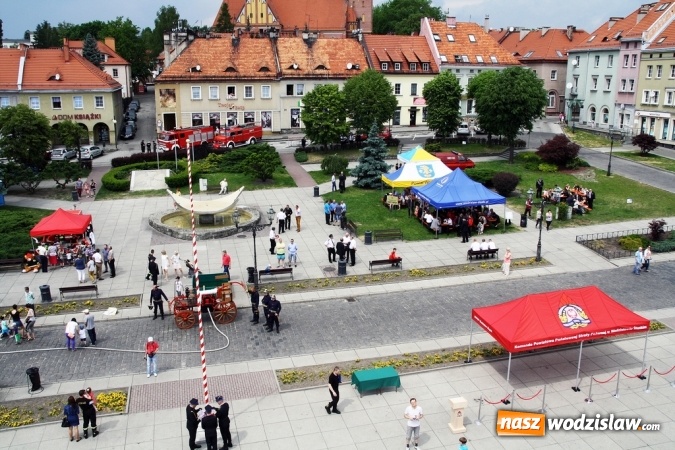 Zdjęcie w galerii na portalu naszwodzislaw.com: Strażacy świętowali na wodzisławskim Rynku  wiadomości z regionu