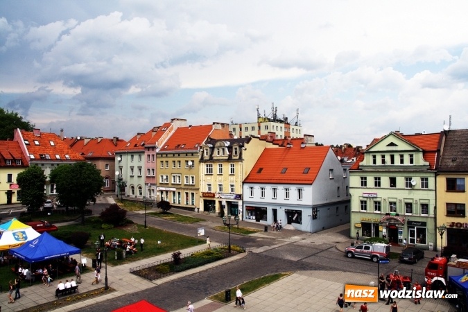 Zdjęcie w galerii na portalu naszwodzislaw.com: Strażacy świętowali na wodzisławskim Rynku  wiadomości z regionu