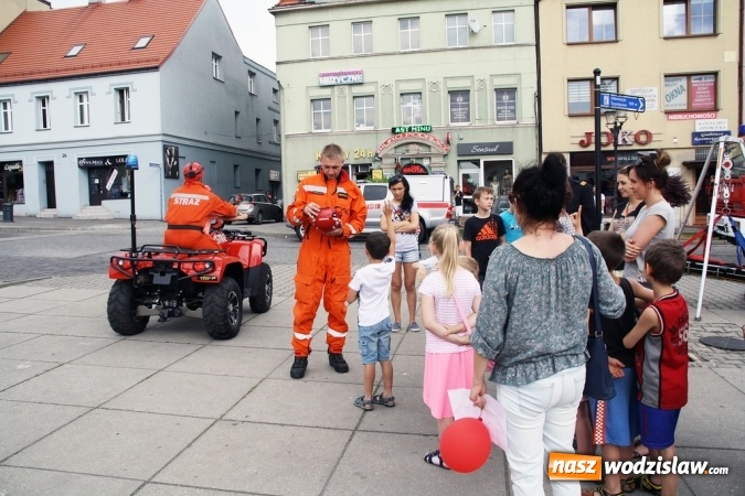 Zdjęcie w galerii na portalu naszwodzislaw.com: Strażacy świętowali na wodzisławskim Rynku  wiadomości z regionu