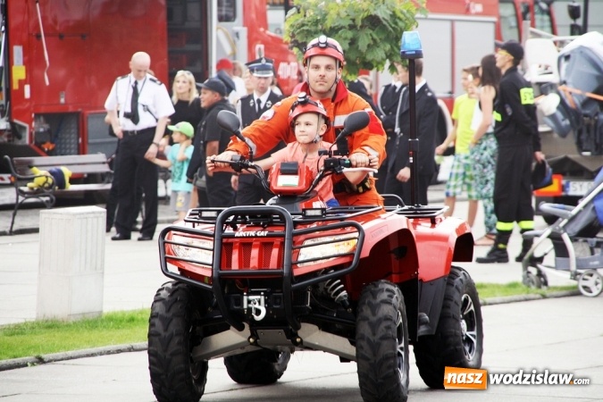 Zdjęcie w galerii na portalu naszwodzislaw.com: Strażacy świętowali na wodzisławskim Rynku  wiadomości z regionu