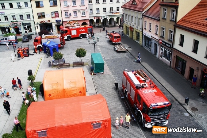 Zdjęcie w galerii na portalu naszwodzislaw.com: Wodzisławski Rynek widziany ze... strażackiej drabiny wiadomości z regionu