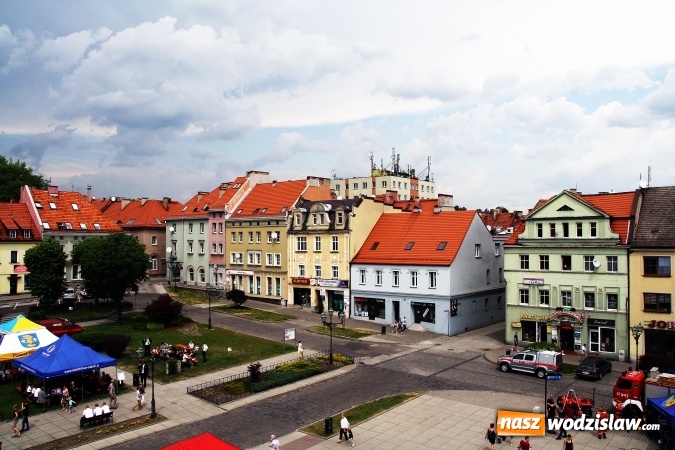 Zdjęcie w galerii na portalu naszwodzislaw.com: Wodzisławski Rynek widziany ze... strażackiej drabiny wiadomości z regionu