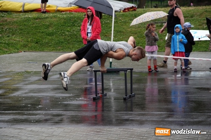 Zdjęcie w galerii na portalu naszwodzislaw.com: Walczyli o 3 tys. zł, czyli drugi dzień Wodzisławskiego Festiwalu Kuglarzy za nami wiadomości z regionu