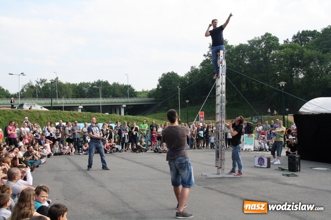 Zdjęcie w galerii na portalu naszwodzislaw.com: Festiwal Kolorów zagościł do Wodzisławia wiadomości z regionu
