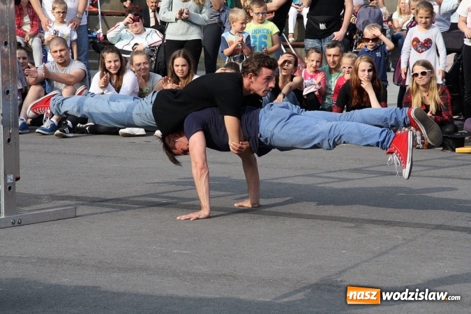 Zdjęcie w galerii na portalu naszwodzislaw.com: Festiwal Kolorów zagościł do Wodzisławia wiadomości z regionu
