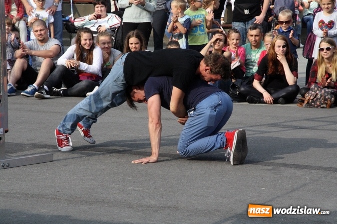 Zdjęcie w galerii na portalu naszwodzislaw.com: Festiwal Kolorów zagościł do Wodzisławia wiadomości z regionu