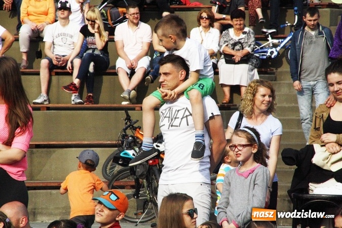 Zdjęcie w galerii na portalu naszwodzislaw.com: Festiwal Kolorów zagościł do Wodzisławia wiadomości z regionu