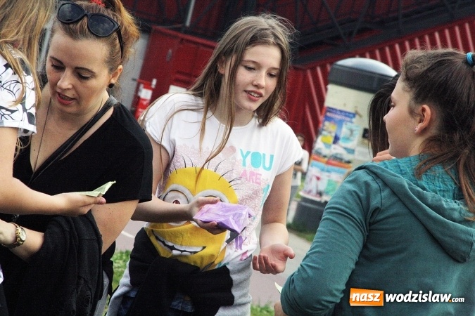 Zdjęcie w galerii na portalu naszwodzislaw.com: Festiwal Kolorów zagościł do Wodzisławia wiadomości z regionu