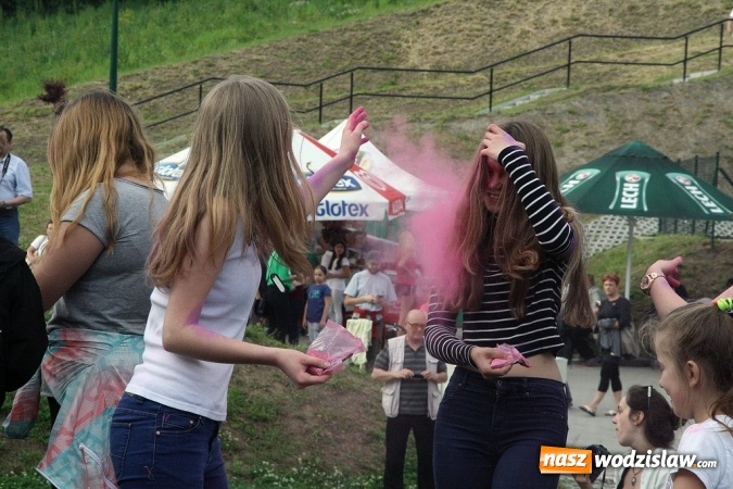 Zdjęcie w galerii na portalu naszwodzislaw.com: Festiwal Kolorów zagościł do Wodzisławia wiadomości z regionu