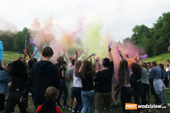 Zdjęcie w galerii na portalu naszwodzislaw.com: Festiwal Kolorów zagościł do Wodzisławia wiadomości z regionu