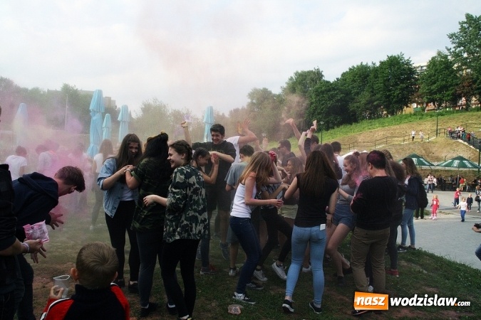 Zdjęcie w galerii na portalu naszwodzislaw.com: Festiwal Kolorów zagościł do Wodzisławia wiadomości z regionu