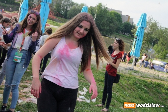 Zdjęcie w galerii na portalu naszwodzislaw.com: Festiwal Kolorów zagościł do Wodzisławia wiadomości z regionu