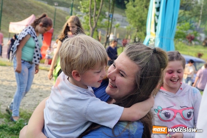 Zdjęcie w galerii na portalu naszwodzislaw.com: Festiwal Kolorów zagościł do Wodzisławia wiadomości z regionu