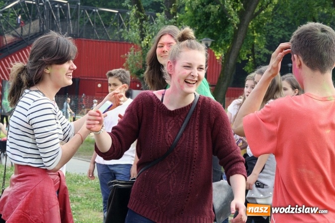 Zdjęcie w galerii na portalu naszwodzislaw.com: Festiwal Kolorów zagościł do Wodzisławia wiadomości z regionu