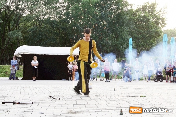 Zdjęcie w galerii na portalu naszwodzislaw.com: Festiwal Kolorów zagościł do Wodzisławia wiadomości z regionu