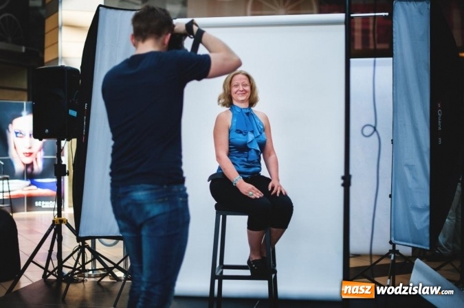 Zdjęcie w galerii na portalu naszwodzislaw.com: Katowice: Blisko 200 kobiet dumnie pokazało zmarszczki, piegi, krągłości i tatuaże. Cel? Koniec z dyskryminacją ich ciał! wiadomości z regionu