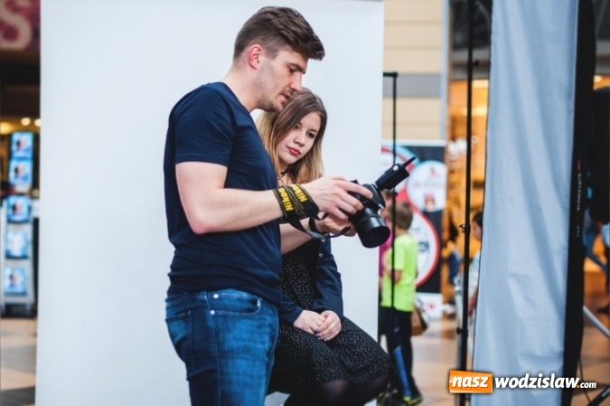 Zdjęcie w galerii na portalu naszwodzislaw.com: Katowice: Blisko 200 kobiet dumnie pokazało zmarszczki, piegi, krągłości i tatuaże. Cel? Koniec z dyskryminacją ich ciał! wiadomości z regionu