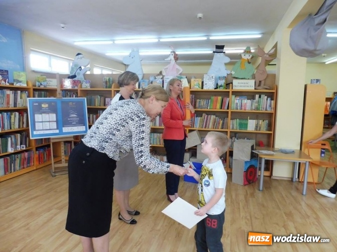 Zdjęcie w galerii na portalu naszwodzislaw.com: Barbara Chrobok czytała bajki przedszkolakom wiadomości z regionu