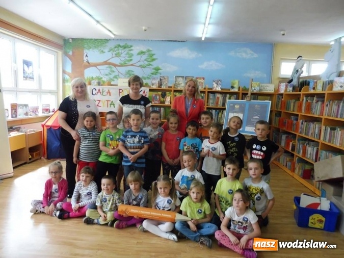 Zdjęcie w galerii na portalu naszwodzislaw.com: Barbara Chrobok czytała bajki przedszkolakom wiadomości z regionu