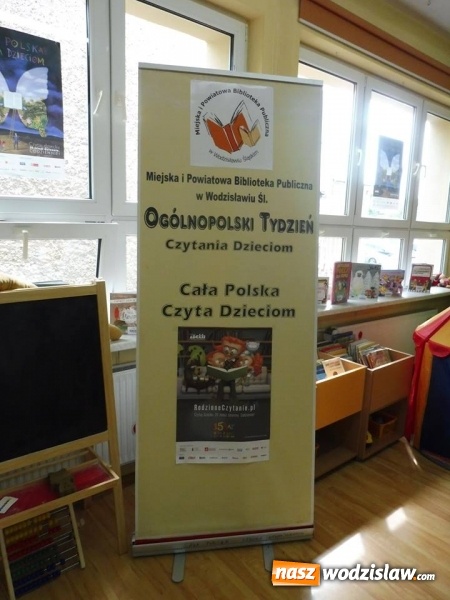 Zdjęcie w galerii na portalu naszwodzislaw.com: Barbara Chrobok czytała bajki przedszkolakom wiadomości z regionu