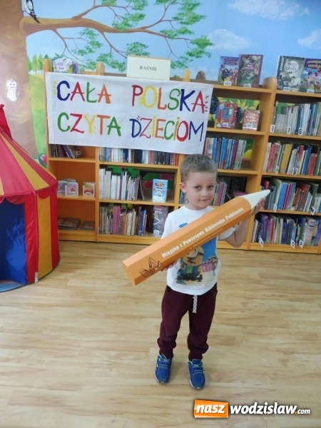 Zdjęcie w galerii na portalu naszwodzislaw.com: Barbara Chrobok czytała bajki przedszkolakom wiadomości z regionu