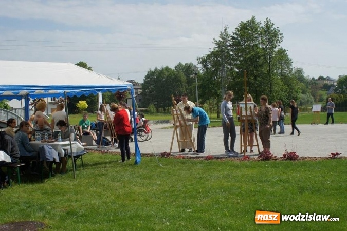 Zdjęcie w galerii na portalu naszwodzislaw.com: Plener malarski Caritasu w Parku w Mszanie wiadomości z regionu