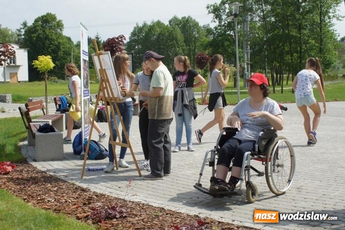 Zdjęcie w galerii na portalu naszwodzislaw.com: Plener malarski Caritasu w Parku w Mszanie wiadomości z regionu
