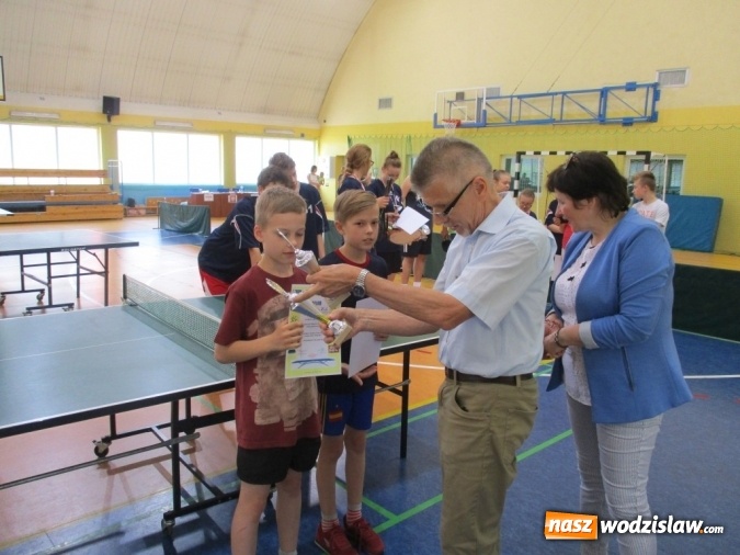 Zdjęcie w galerii na portalu naszwodzislaw.com: Rozegrali turniej tenisa stołowego z okazji Dnia Dziecka  wiadomości z regionu