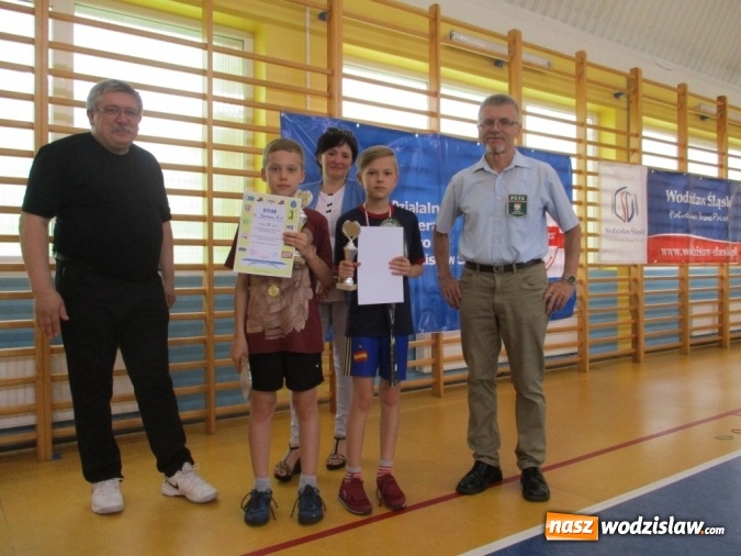 Zdjęcie w galerii na portalu naszwodzislaw.com: Rozegrali turniej tenisa stołowego z okazji Dnia Dziecka  wiadomości z regionu