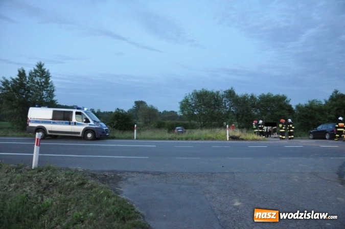 Zdjęcie w galerii na portalu naszwodzislaw.com: Wypadek przed Olzą. Audi z powiatu wodzisławskiego wjechało pod przyczepę ciągnika wiadomości z regionu