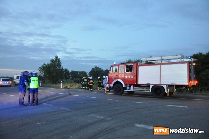 Zdjęcie w galerii na portalu naszwodzislaw.com: Wypadek przed Olzą. Audi z powiatu wodzisławskiego wjechało pod przyczepę ciągnika wiadomości z regionu