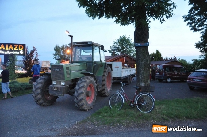 Zdjęcie w galerii na portalu naszwodzislaw.com: Wypadek przed Olzą. Audi z powiatu wodzisławskiego wjechało pod przyczepę ciągnika wiadomości z regionu