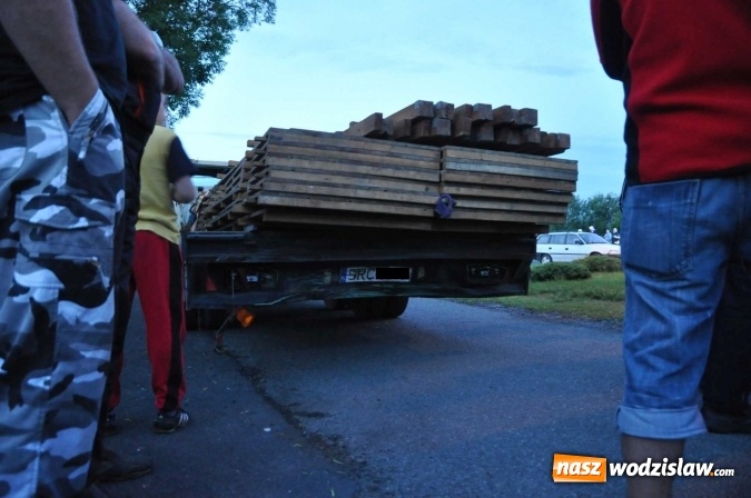 Zdjęcie w galerii na portalu naszwodzislaw.com: Wypadek przed Olzą. Audi z powiatu wodzisławskiego wjechało pod przyczepę ciągnika wiadomości z regionu