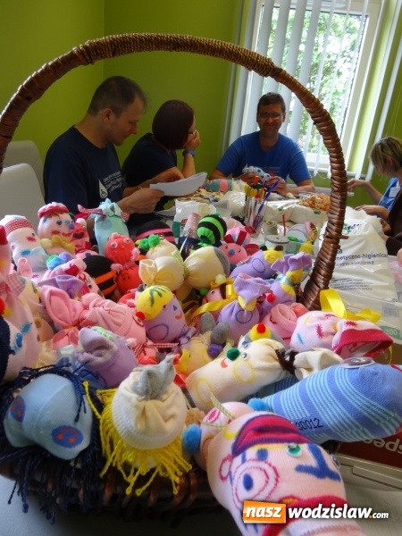 Zdjęcie w galerii na portalu naszwodzislaw.com: Z własnej inicjatywy obdarowali dzieci przebywające w rydułtowskim szpitalu  wiadomości z regionu