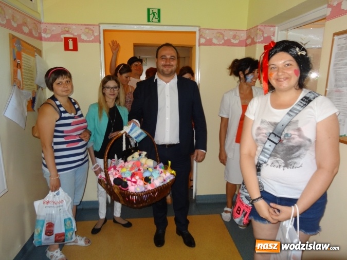 Zdjęcie w galerii na portalu naszwodzislaw.com: Z własnej inicjatywy obdarowali dzieci przebywające w rydułtowskim szpitalu  wiadomości z regionu