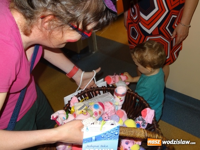 Zdjęcie w galerii na portalu naszwodzislaw.com: Z własnej inicjatywy obdarowali dzieci przebywające w rydułtowskim szpitalu  wiadomości z regionu