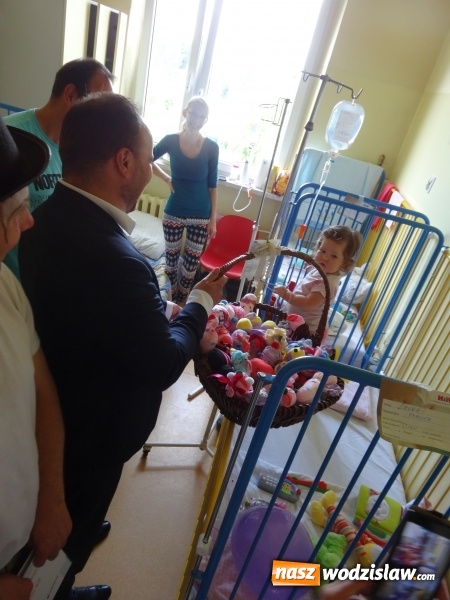 Zdjęcie w galerii na portalu naszwodzislaw.com: Z własnej inicjatywy obdarowali dzieci przebywające w rydułtowskim szpitalu  wiadomości z regionu