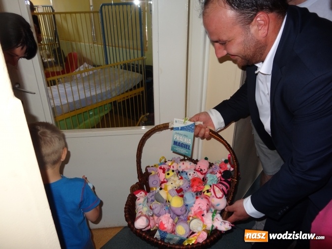 Zdjęcie w galerii na portalu naszwodzislaw.com: Z własnej inicjatywy obdarowali dzieci przebywające w rydułtowskim szpitalu  wiadomości z regionu